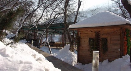 Территория отеля "4 Сезона" зимой